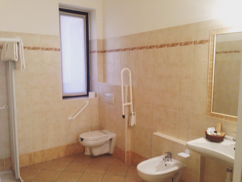 Hotel Langa In Cortemilia Экстерьер фото